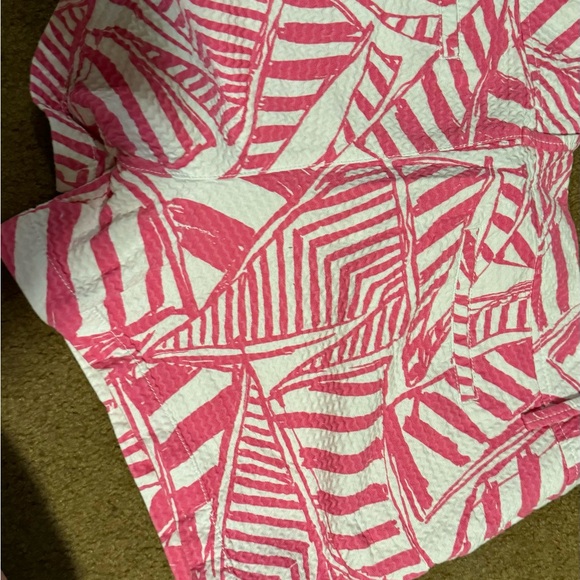 Pink and White Leaf Pattern Bedding - Picture 2 of 8